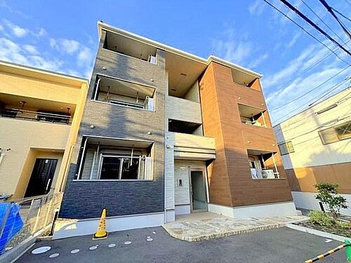 大阪府茨木市丑寅２丁目 築2年1ヶ月 3階建