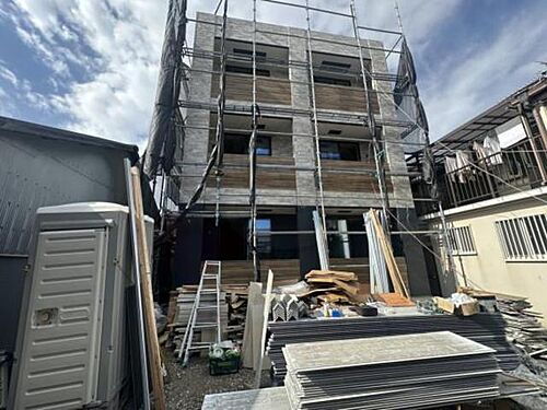 大阪府吹田市内本町３丁目 3階建 