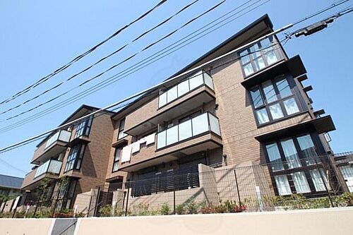 大阪府吹田市原町２丁目 築10年11ヶ月 3階建