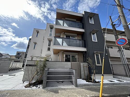 兵庫県西宮市甲子園一番町  3階建