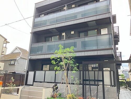 兵庫県西宮市学文殿町２丁目  3階建