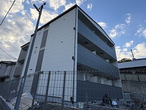 兵庫県神戸市垂水区名谷町 3階建 