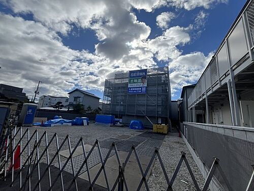 兵庫県尼崎市名神町３丁目  3階建