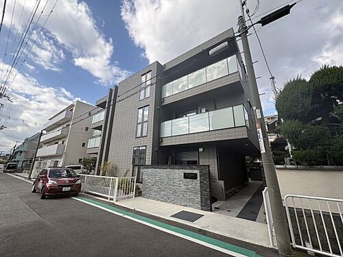 兵庫県尼崎市南武庫之荘３丁目 築1年9ヶ月 3階建