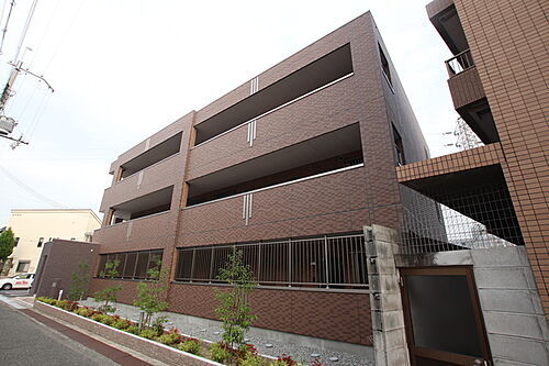 兵庫県尼崎市道意町５丁目 築5年6ヶ月 3階建