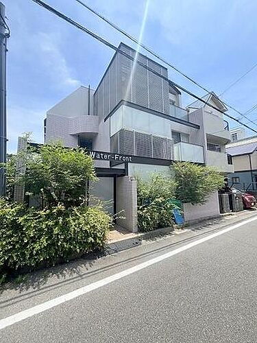 兵庫県西宮市石刎町 3階建