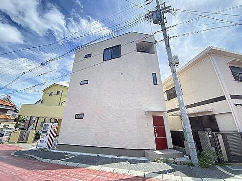 兵庫県西宮市西福町 3階建