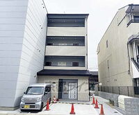 京都府京都市右京区太秦組石町 4階建