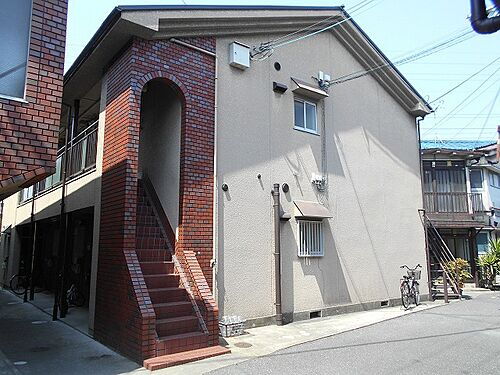 大阪府茨木市中総持寺町 2階建