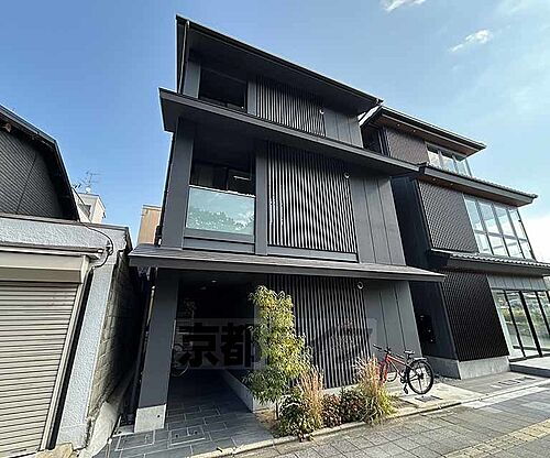 京都府京都市下京区元日町 築4年3ヶ月 3階建