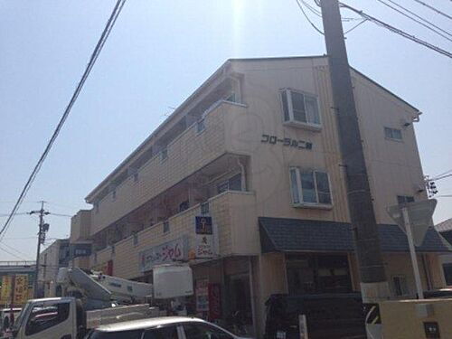 愛知県名古屋市中村区二瀬町 築32年10ヶ月 3階建