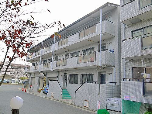 奈良県生駒市鹿ノ台西１丁目 3階建 築34年