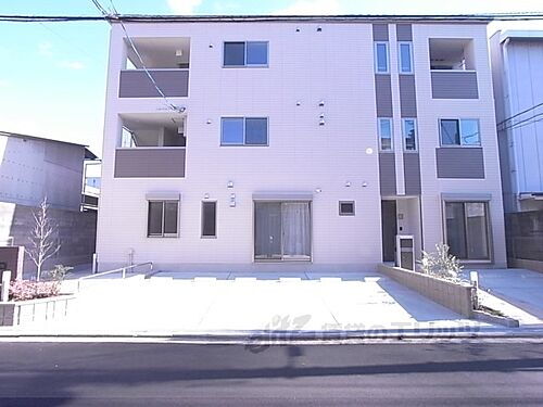 京都府京都市右京区西院西田町 築3年12ヶ月 3階建