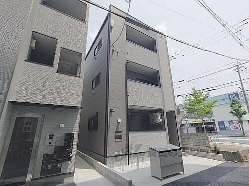 京都府京都市山科区椥辻東浦町 3階建 築1年未満