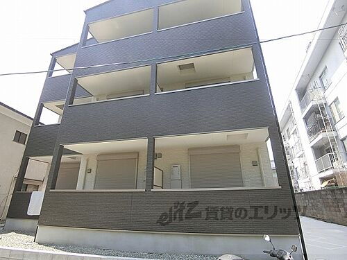 京都府京都市山科区西野広見町 築2年10ヶ月 3階建