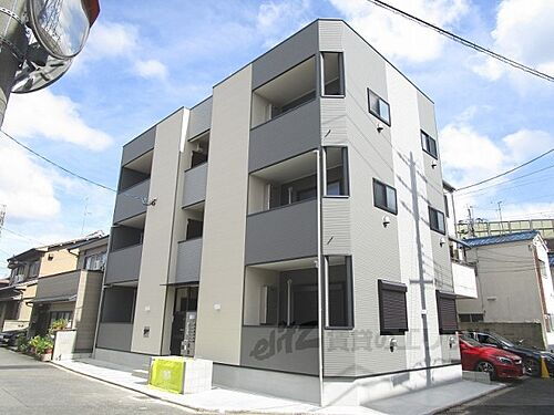 京都府京都市伏見区桃山町弾正島 築3年3ヶ月 3階建