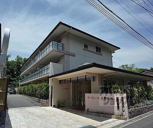 京都府京都市左京区岡崎法勝寺町 築9年8ヶ月 3階建