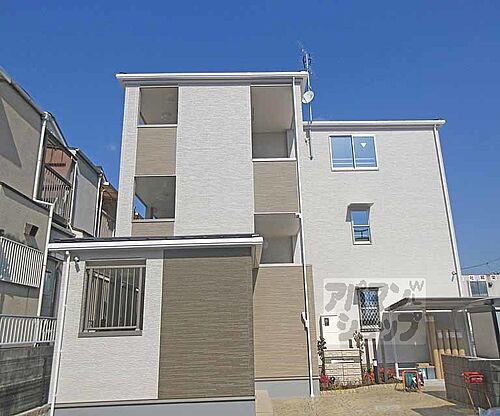 京都府京都市伏見区羽束師鴨川町 築4年10ヶ月 3階建