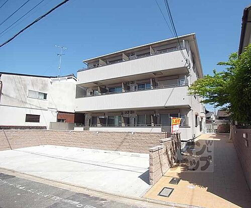 京都府京都市右京区山ノ内中畑町 築7年9ヶ月 3階建