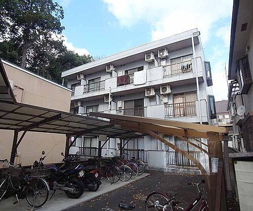 京都府京都市右京区龍安寺塔ノ下町 3階建