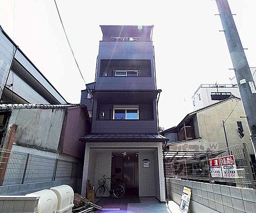 京都府京都市上京区下長者町通土屋町西入二本松町 築3年9ヶ月 4階建
