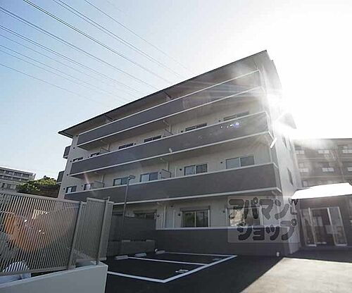 京都府京都市西京区大枝沓掛町 築7年8ヶ月 4階建