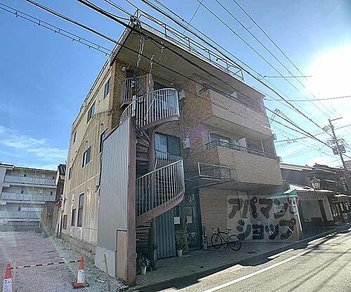 京都府京都市中京区西大黒町 3階建