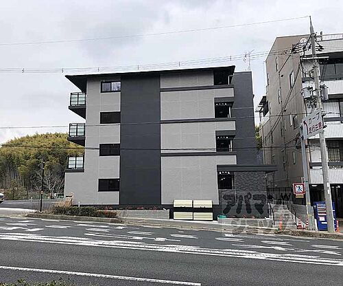 京都府京都市西京区樫原盆山 築1年12ヶ月 4階建