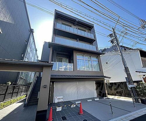 京都府京都市中京区新町通錦小路上る百足屋町 築3年7ヶ月 4階建