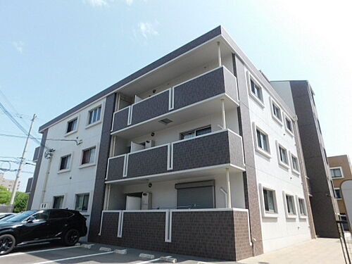 兵庫県姫路市三左衛門堀西の町 5階建