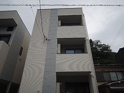 京都府京都市山科区四ノ宮泉水町 3階建 築2年1ヶ月