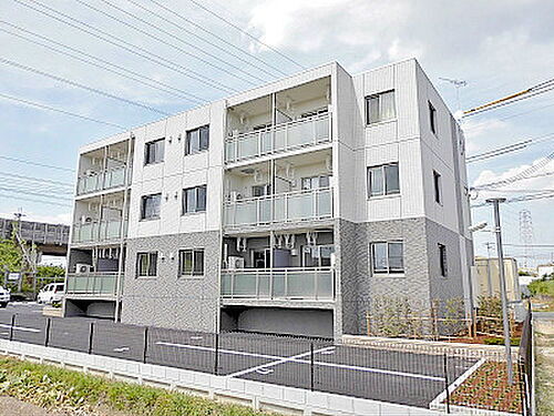 滋賀県栗東市坊袋 築11年8ヶ月 3階建