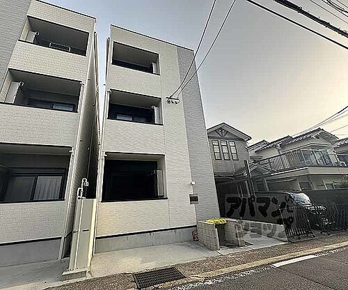 京都府京都市山科区音羽千本町 3階建