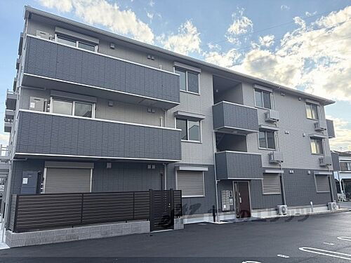 京都府京都市右京区嵯峨野芝野町  3階建