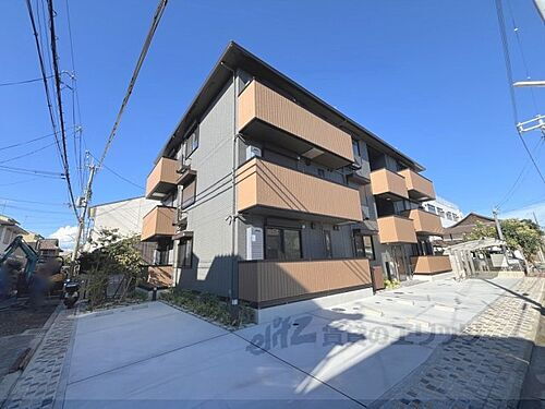 京都府京都市南区八条源町  3階建