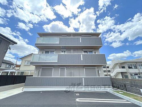 京都府京都市西京区下津林佃 築1年未満 3階建