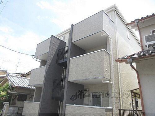 京都府京都市右京区太秦垂箕山町 築2年6ヶ月 3階建