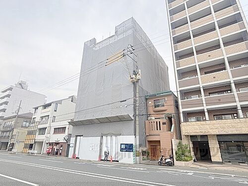 京都府京都市上京区丸太町通黒門東入藁屋町  7階建