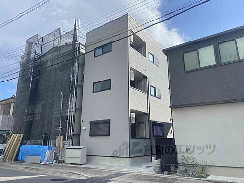 京都府京都市右京区太秦安井馬塚町 3階建 