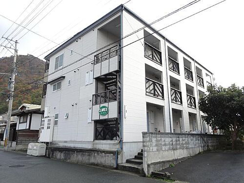 山形県山形市松山３丁目 3階建