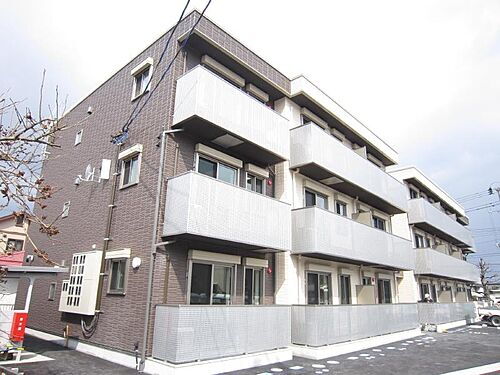 山形県山形市桜田西４丁目 3階建 築8年8ヶ月