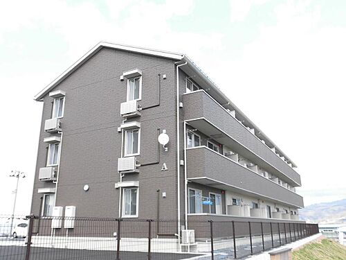 山形県山形市みはらしの丘４丁目 3階建 築8年9ヶ月