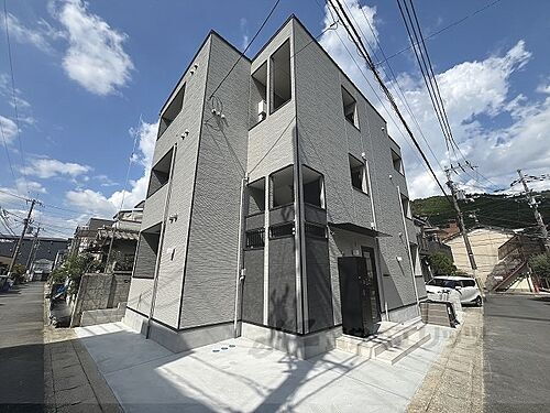 京都府京都市山科区四ノ宮川原町 3階建 築1年未満