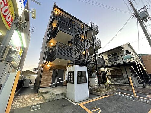 兵庫県神戸市東灘区御影本町８丁目 築11年8ヶ月 4階建