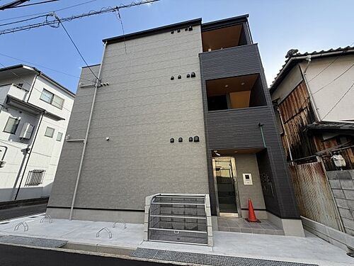 兵庫県尼崎市大庄西町１丁目 3階建 