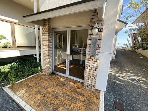 兵庫県芦屋市岩園町 築41年9ヶ月 3階建