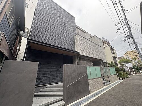 兵庫県神戸市中央区中山手通３丁目 築2年 3階建