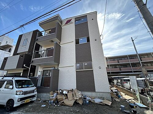 兵庫県尼崎市東七松町１丁目 3階建 築1年2ヶ月