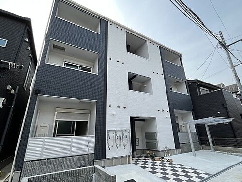 兵庫県尼崎市常光寺１丁目 築2年10ヶ月 3階建