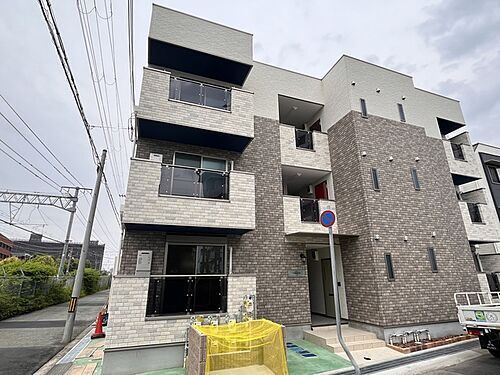 兵庫県尼崎市七松町３丁目 築3年8ヶ月 3階建